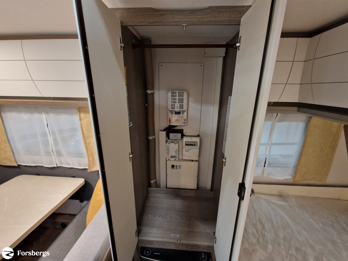 Hobby 390 SF On Tour // 1200 kg totalvikt, bild 13 av 21
