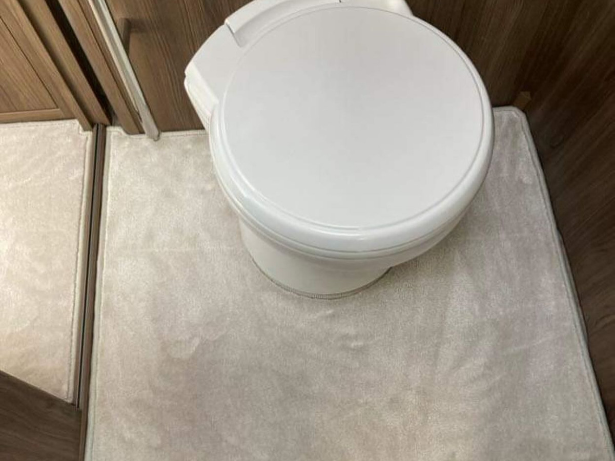 Formsydda husvagnsmattor, bild 3 av 3