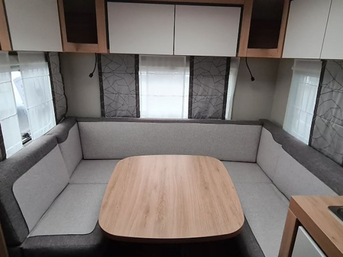 Knaus 450 FU Sport Golvvärme, bild 3 av 6