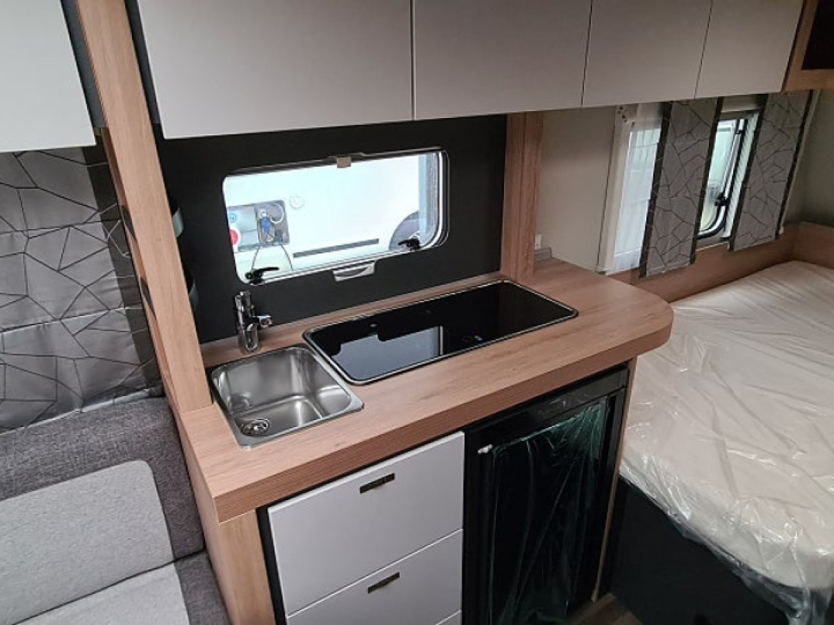 Knaus 450 FU Sport Golvvärme, bild 4 av 6