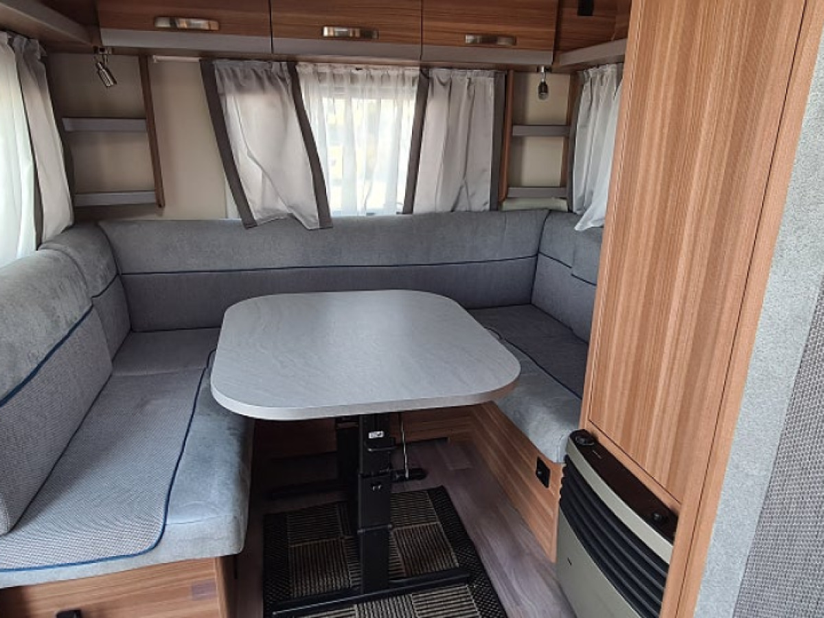Weinsberg 480 EU CaraOne Låga Långbäddar, bild 3 av 7