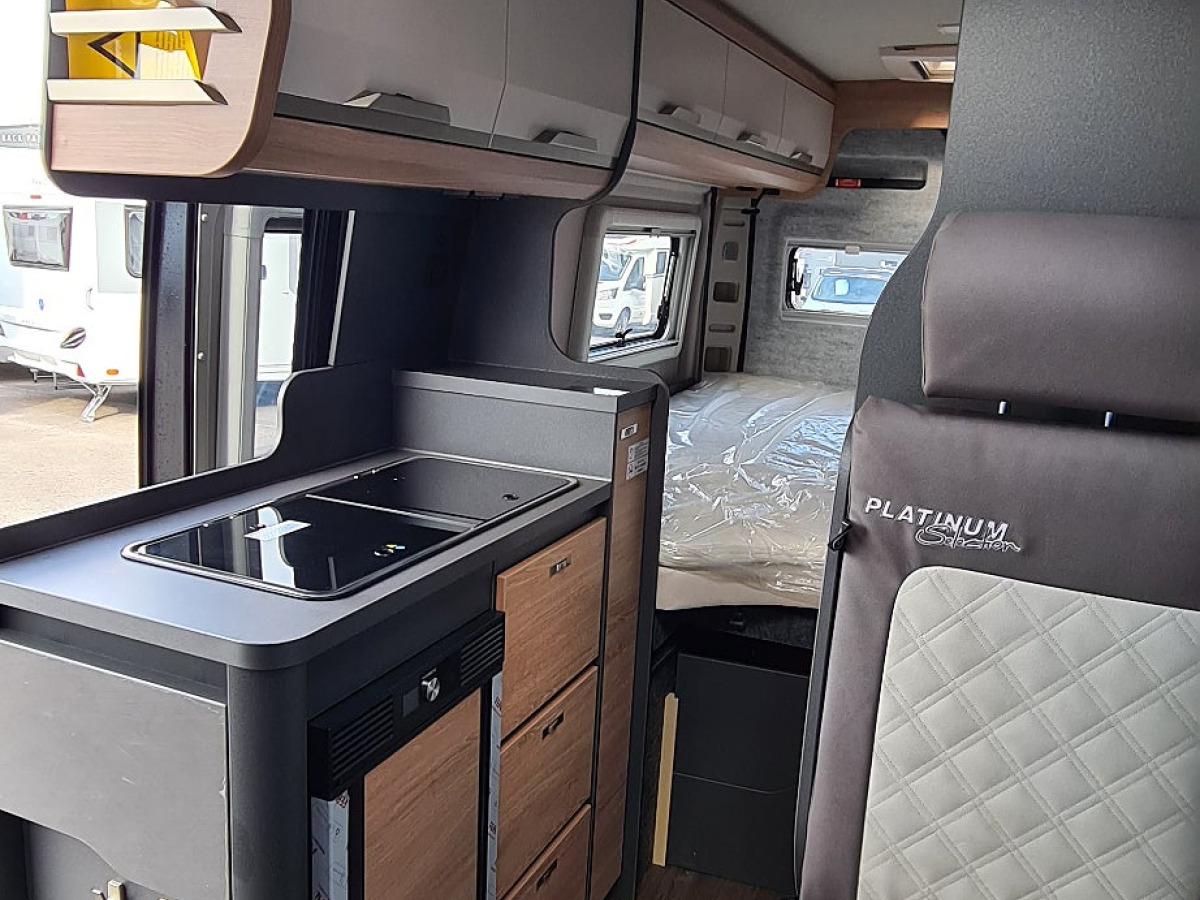 Knaus 600 ME BoxLife Platinum Automatlåda Lyftsäng, bild 10 av 13