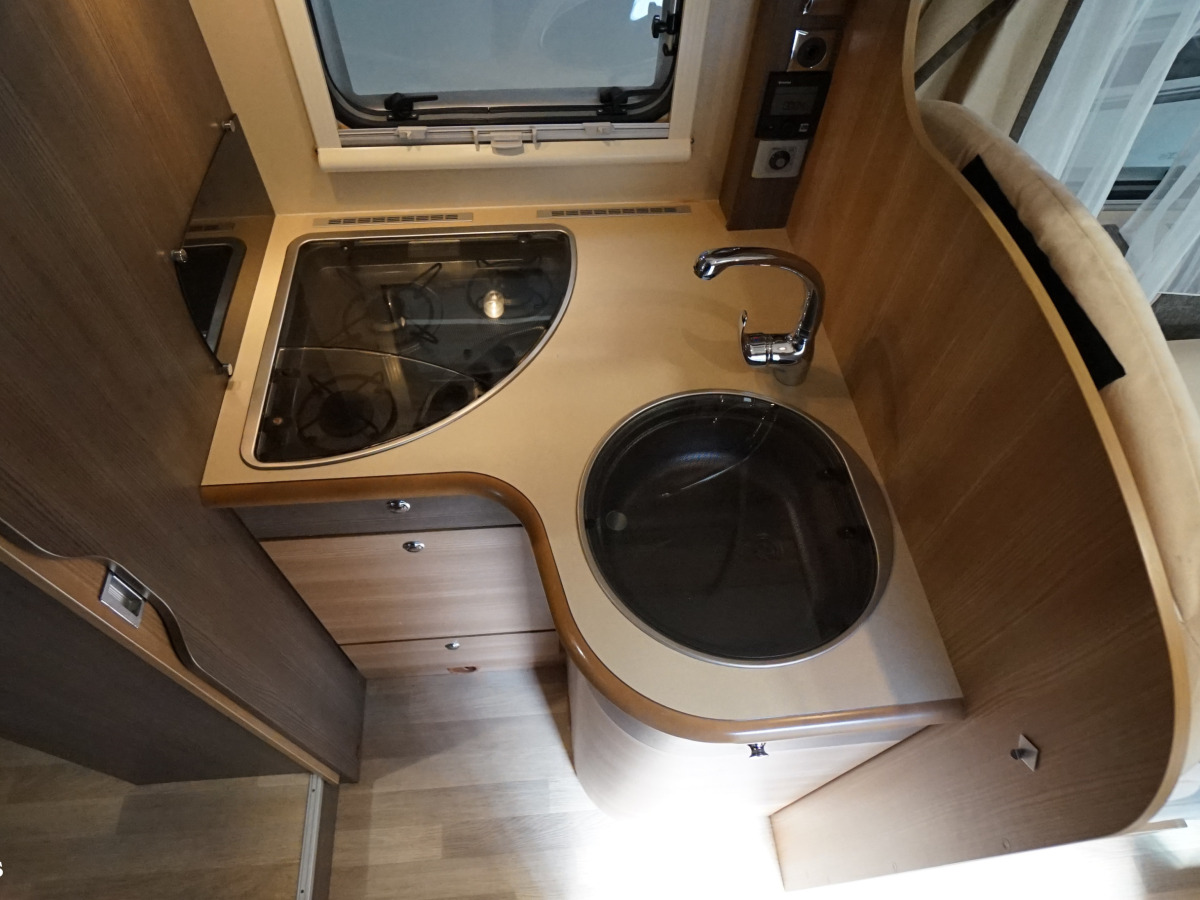 Rapido 891 F / Queensbed / AC / Solcell, bild 7 av 23
