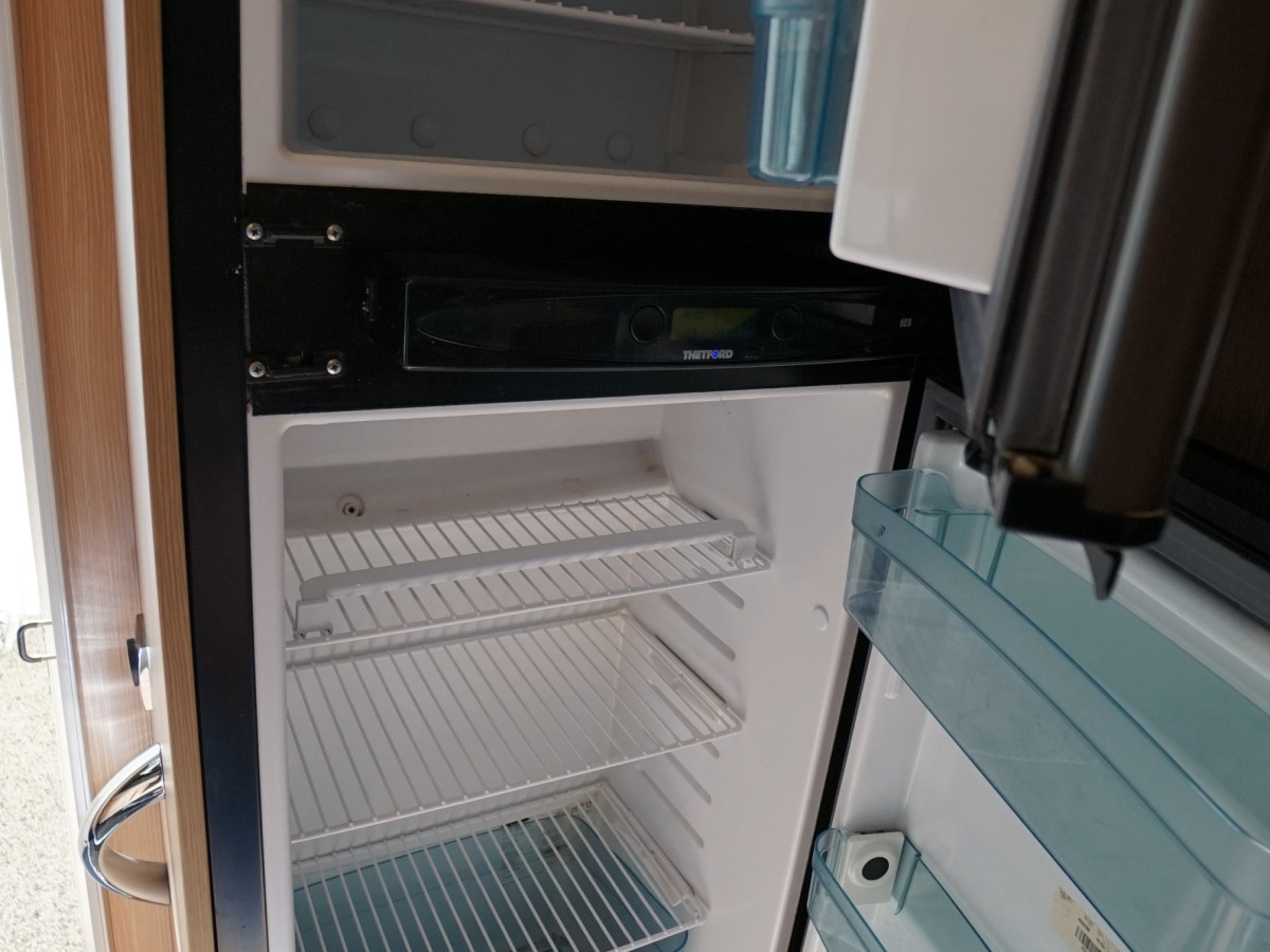 Rapido 891 F / Queensbed / AC / Solcell, bild 10 av 23