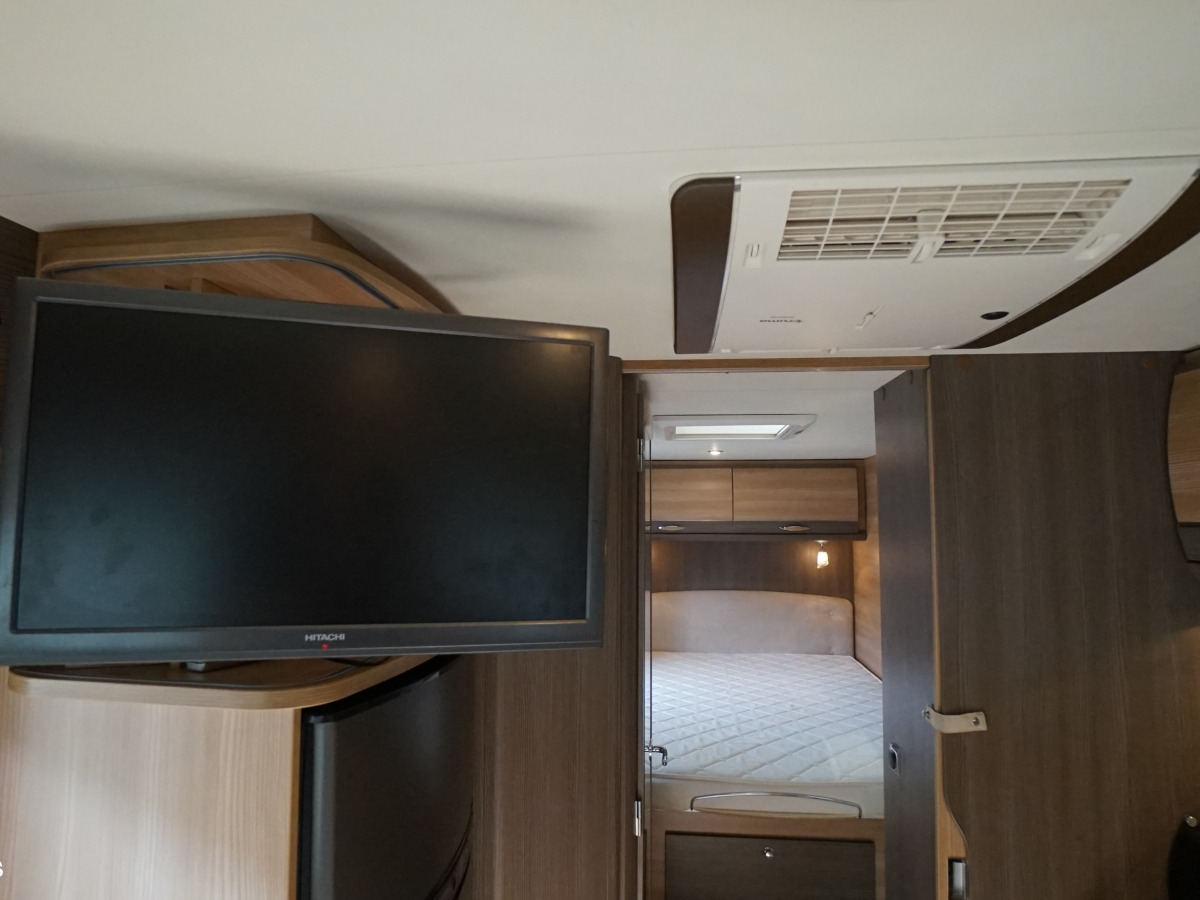Rapido 891 F / Queensbed / AC / Solcell, bild 11 av 23