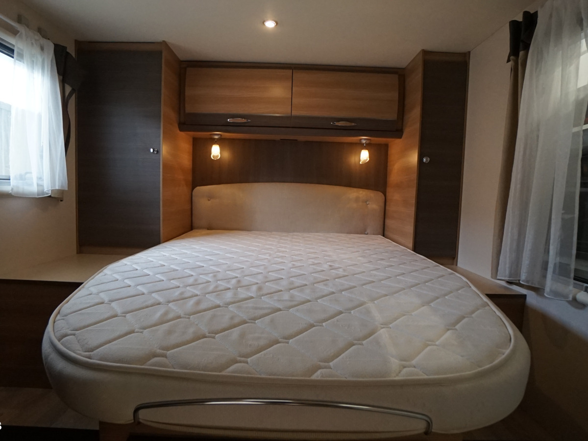 Rapido 891 F / Queensbed / AC / Solcell, bild 13 av 23