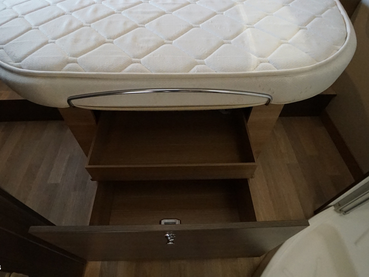 Rapido 891 F / Queensbed / AC / Solcell, bild 14 av 23