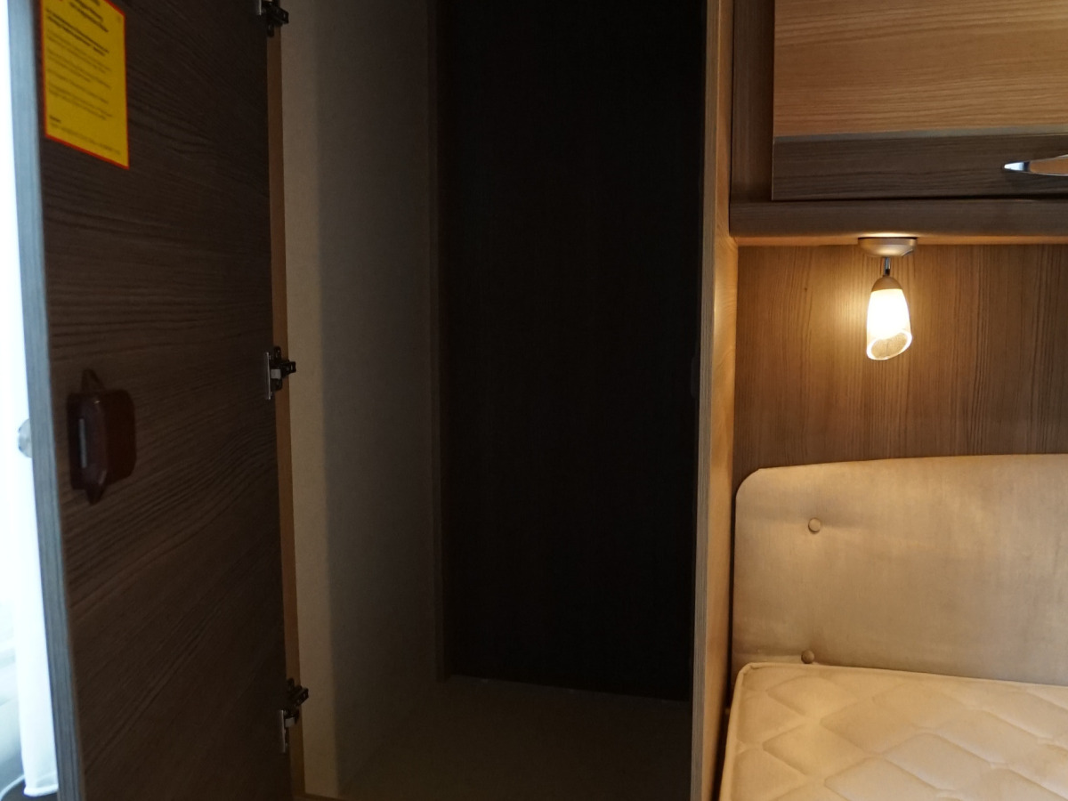 Rapido 891 F / Queensbed / AC / Solcell, bild 15 av 23