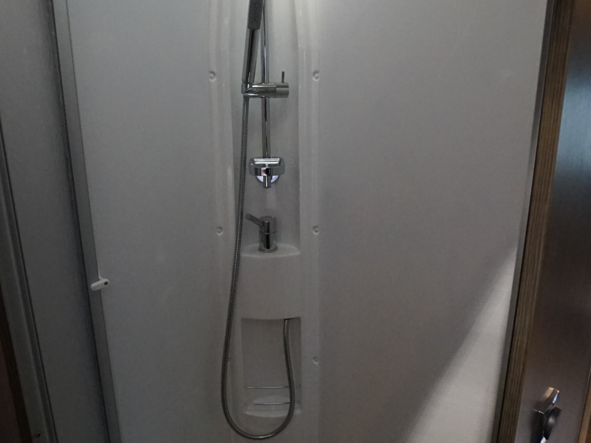 Rapido 891 F / Queensbed / AC / Solcell, bild 17 av 23
