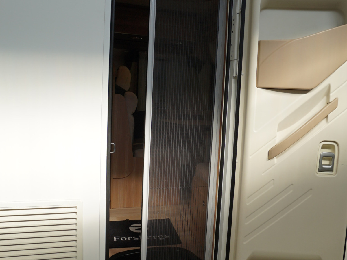 Rapido 891 F / Queensbed / AC / Solcell, bild 22 av 23