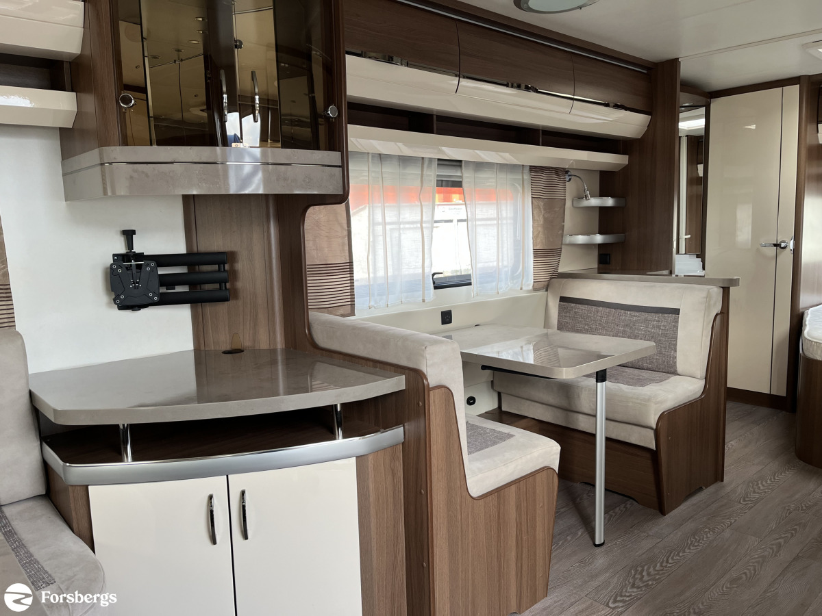 Hobby 650 UMFE PRESTIGE // Så bekväm, rymlig välutrustad, bild 10 av 18