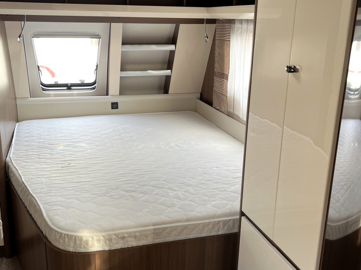 Hobby 650 UMFE PRESTIGE // Så bekväm, rymlig välutrustad, bild 13 av 18