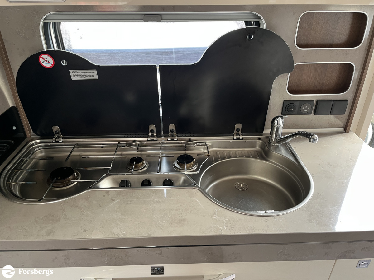 Hobby 650 UMFE PRESTIGE // Så bekväm, rymlig välutrustad, bild 15 av 18