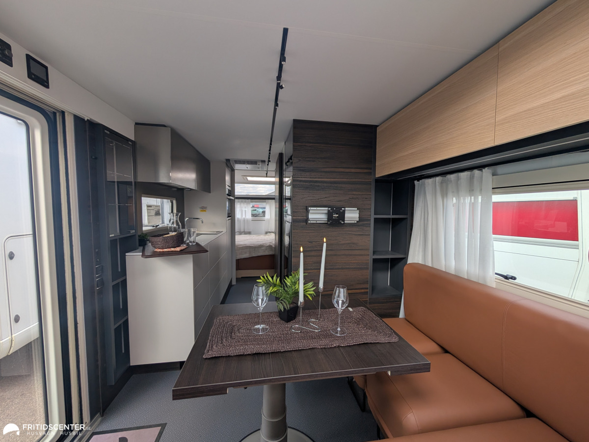 Adria Astella 644 DP *Hotellkänsla på hjul / ALDE / Panoramafönster, bild 5 av 46