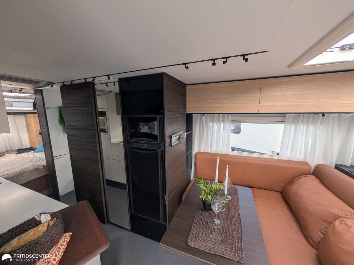 Adria Astella 644 DP *Hotellkänsla på hjul / ALDE / Panoramafönster, bild 8 av 46