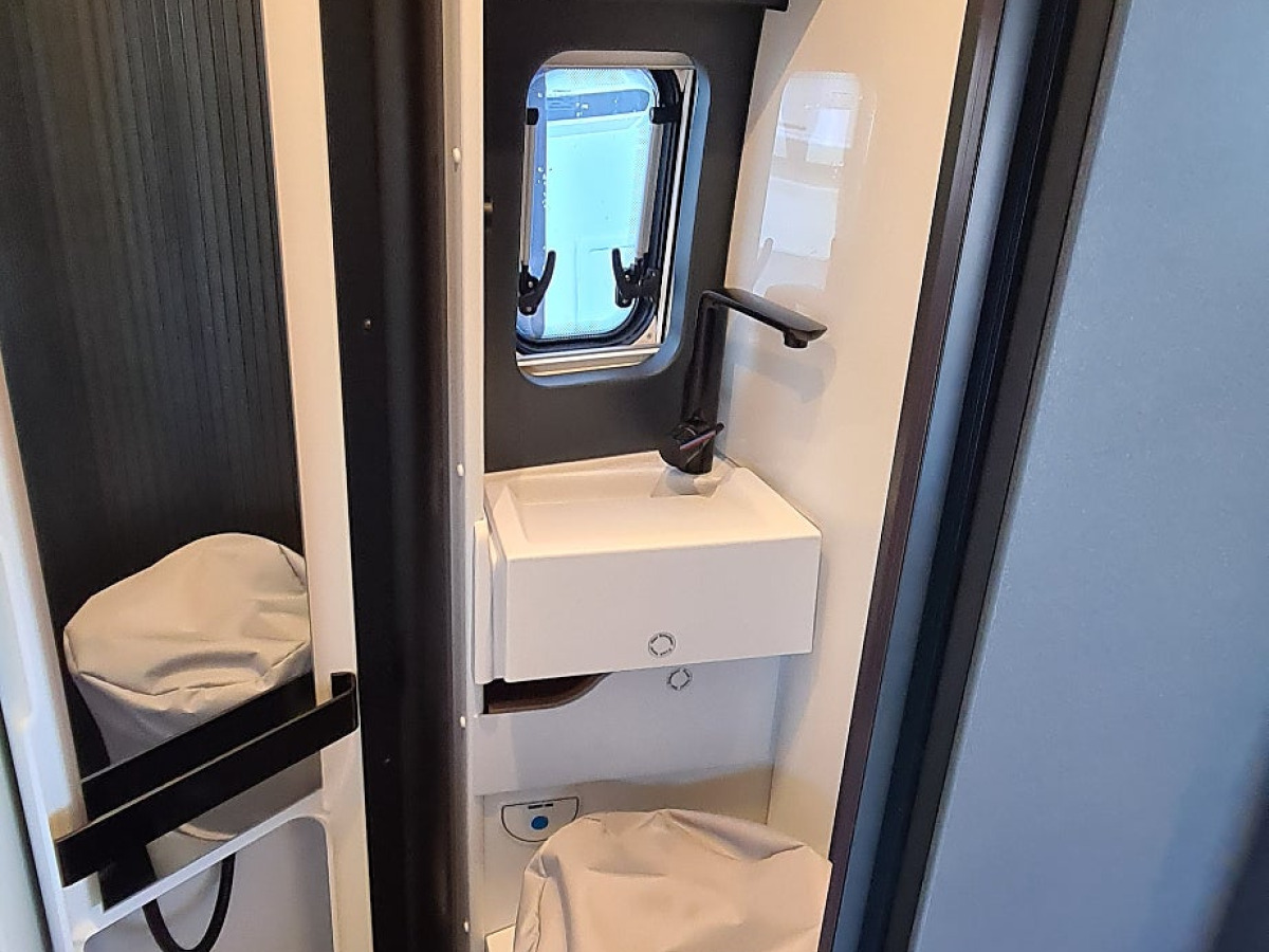 Knaus 540 MQ BoxLife Platinum Automat lyftsäng adaptiv farthållare, bild 14 av 14