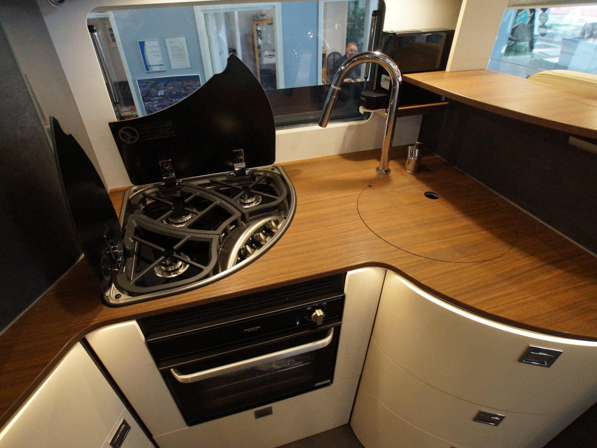 Carthago C-line I 5.9 XL LE, Mercedes, bild 13 av 17