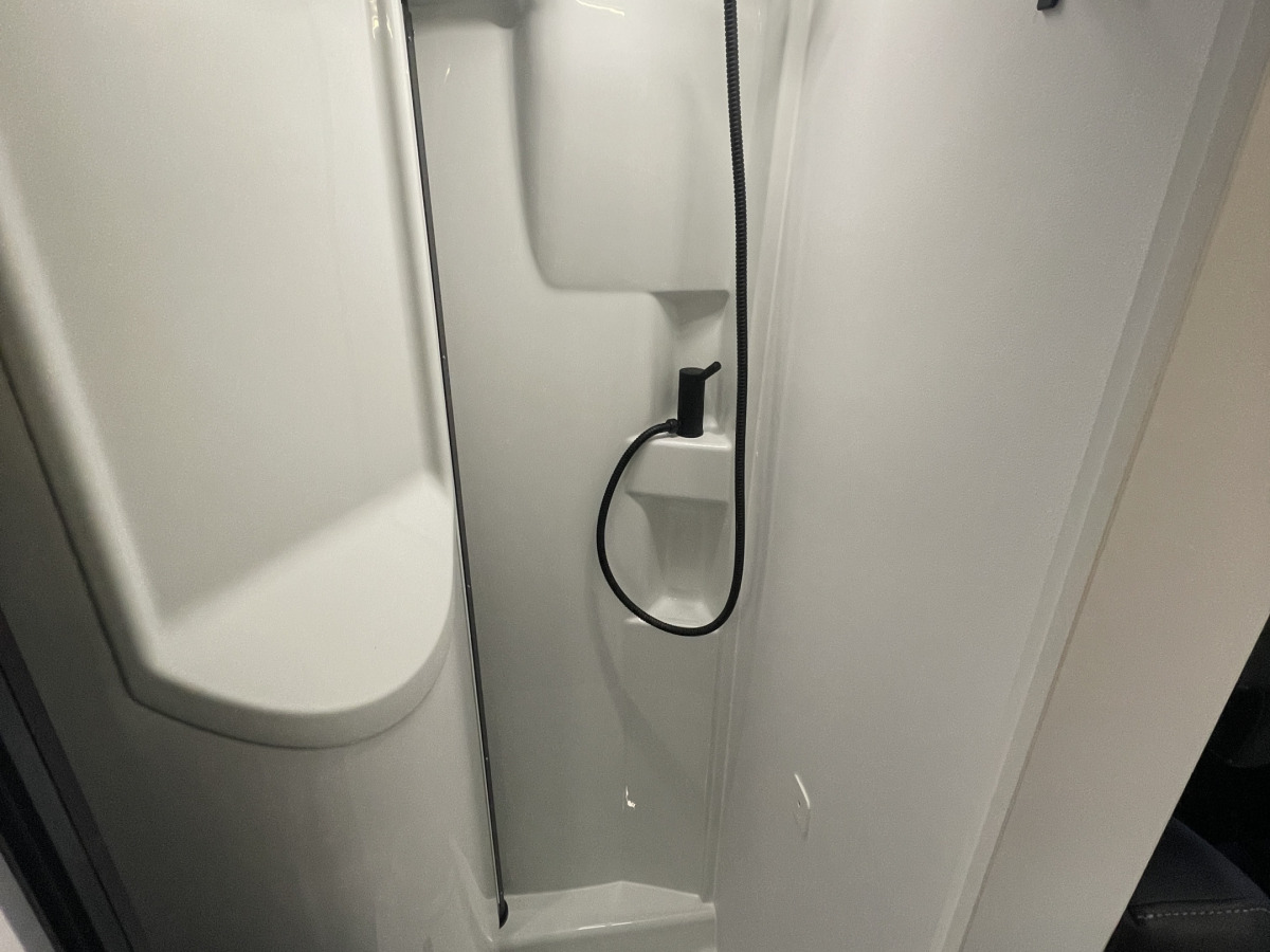 Adria TWIN SUPREME 600 SPB DIESELV. TRUMA 138L KOMP.KYL, bild 16 av 22