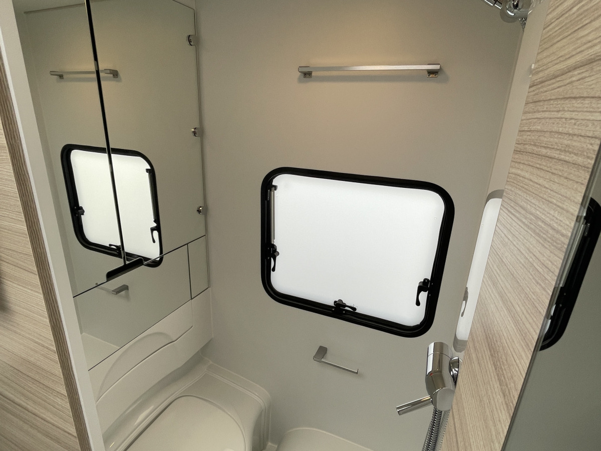 Adria ALTEA 492 LU PLUSPAKET LÅNGBÄDDAR TRUMA, bild 15 av 19