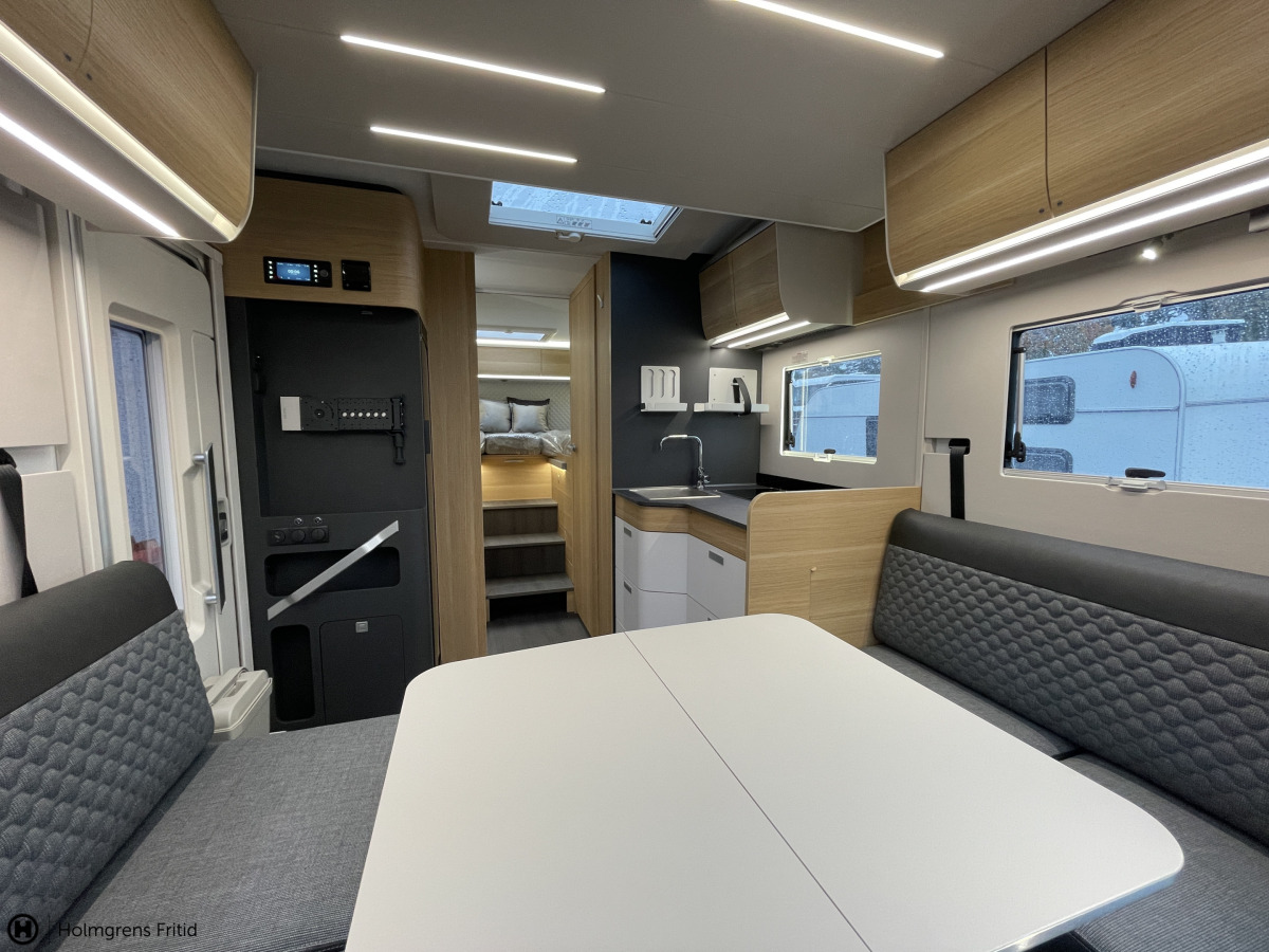 Adria MATRIX PLUS 670 DL FACE TO FACE ALDE VATTENBUSEN VÄRME, bild 8 av 23