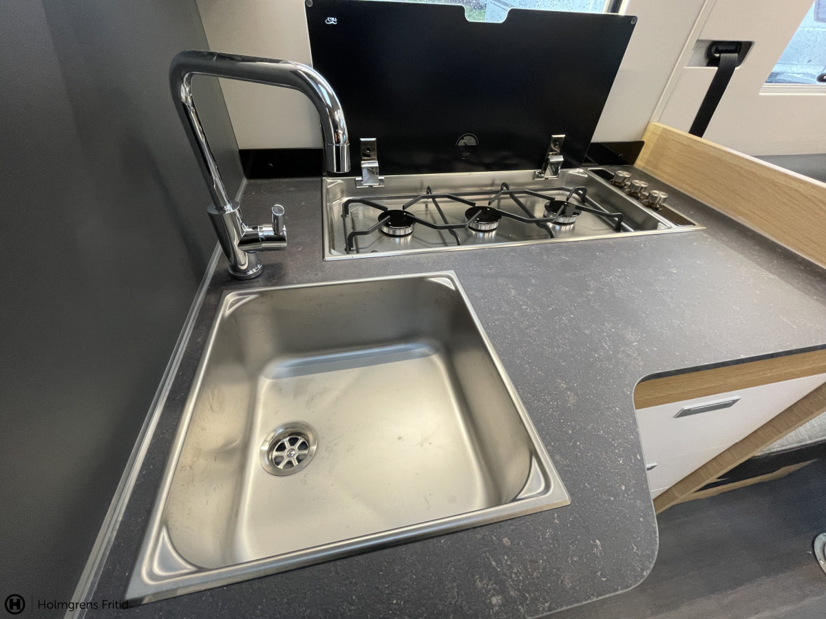 Adria MATRIX PLUS 670 DL FACE TO FACE ALDE VATTENBUSEN VÄRME, bild 10 av 23