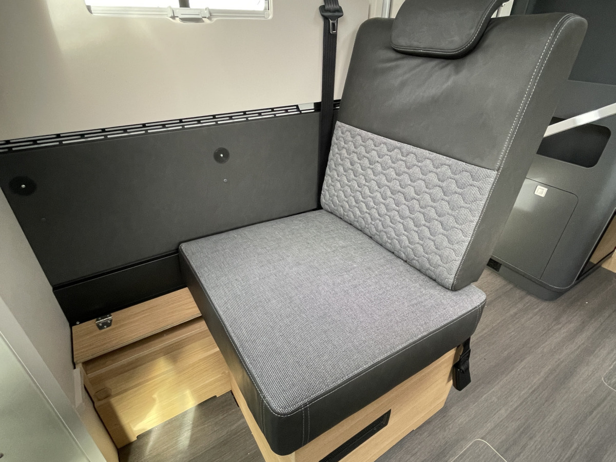 Adria MATRIX PLUS 670 DL FACE TO FACE ALDE VATTENBUSEN VÄRME, bild 18 av 23