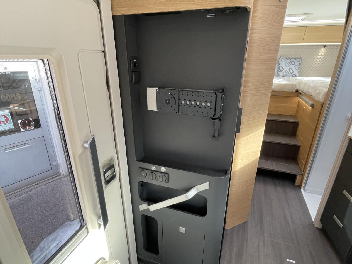 Adria MATRIX 670 SL 60Y LÅNGBÄDDAR 60Y EDITION, bild 15 av 46
