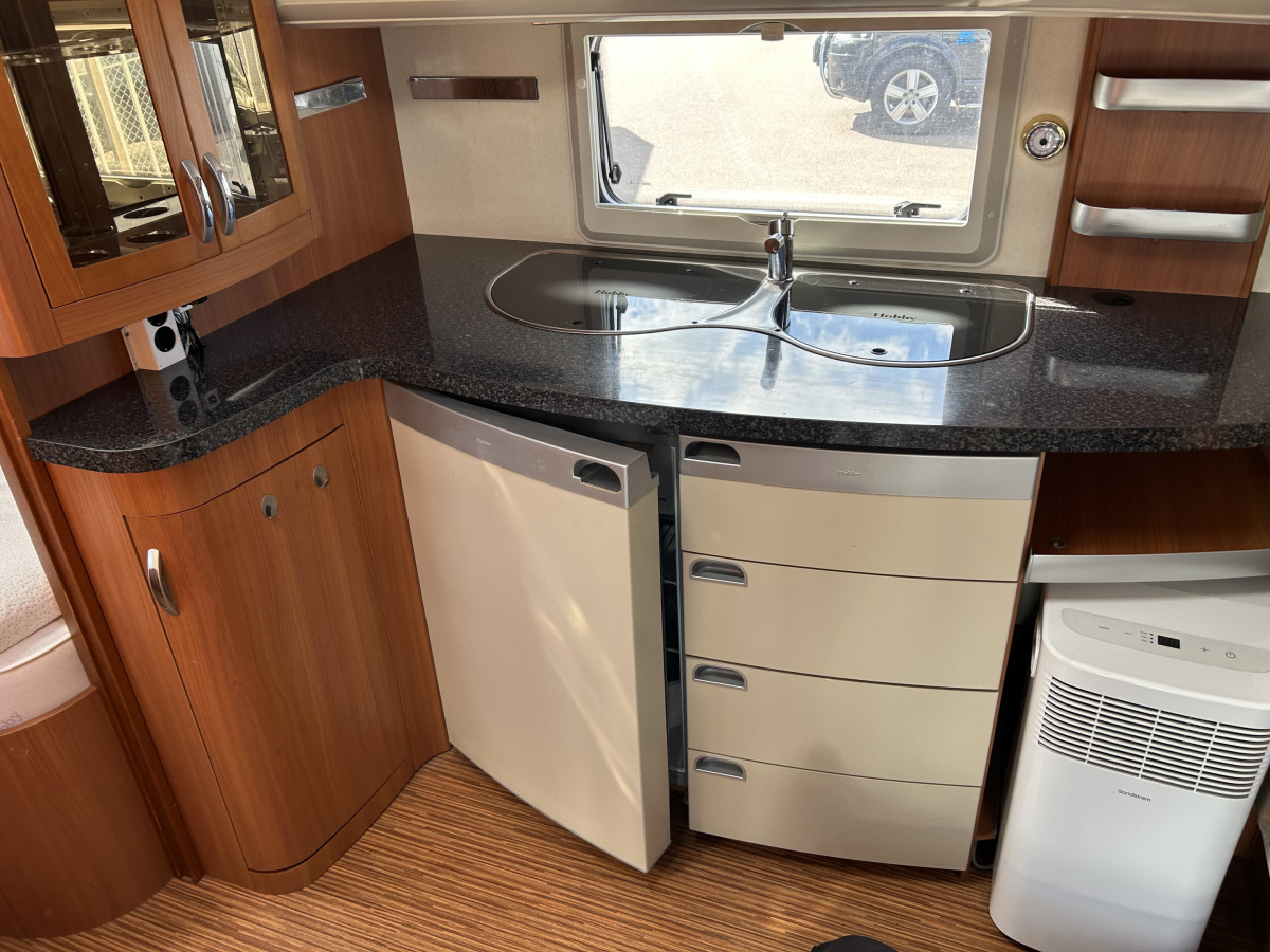 Hobby 650 Wfu Prestige Franskbädd Toa bak, bild 7 av 20