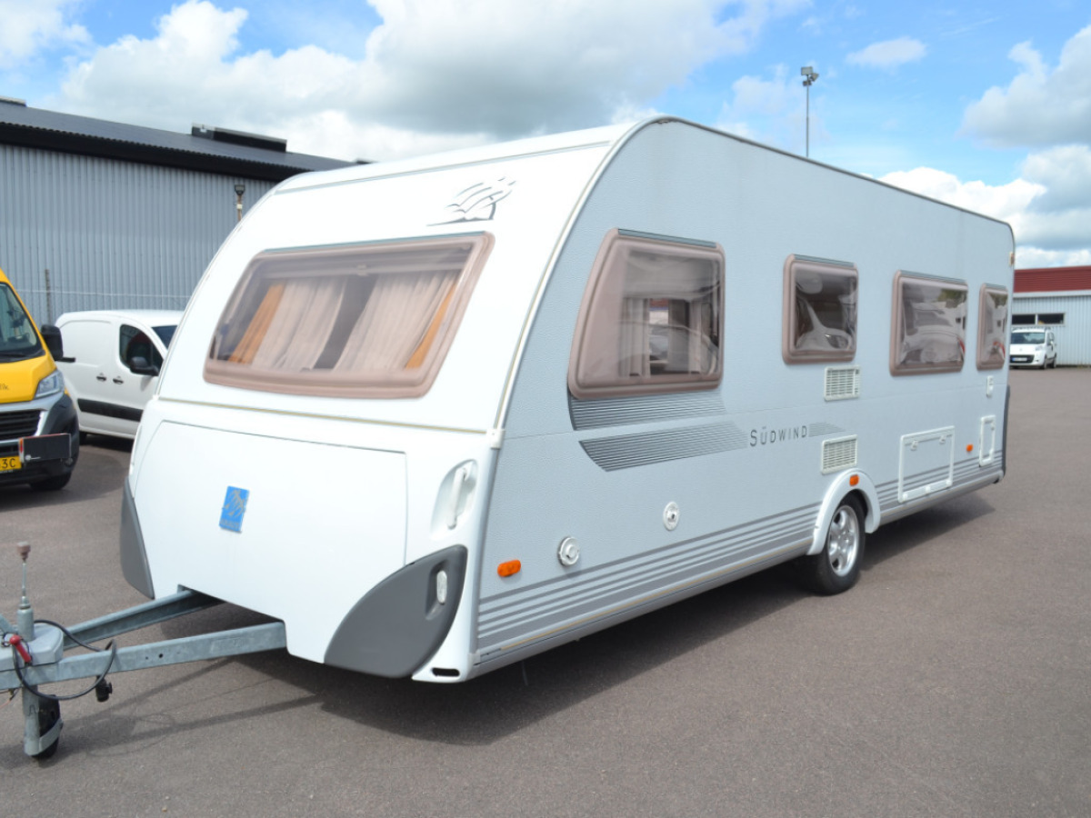 Knaus SÜDWIND 580 Låga Långbäddar Toa dusch bak, bild 2 av 21