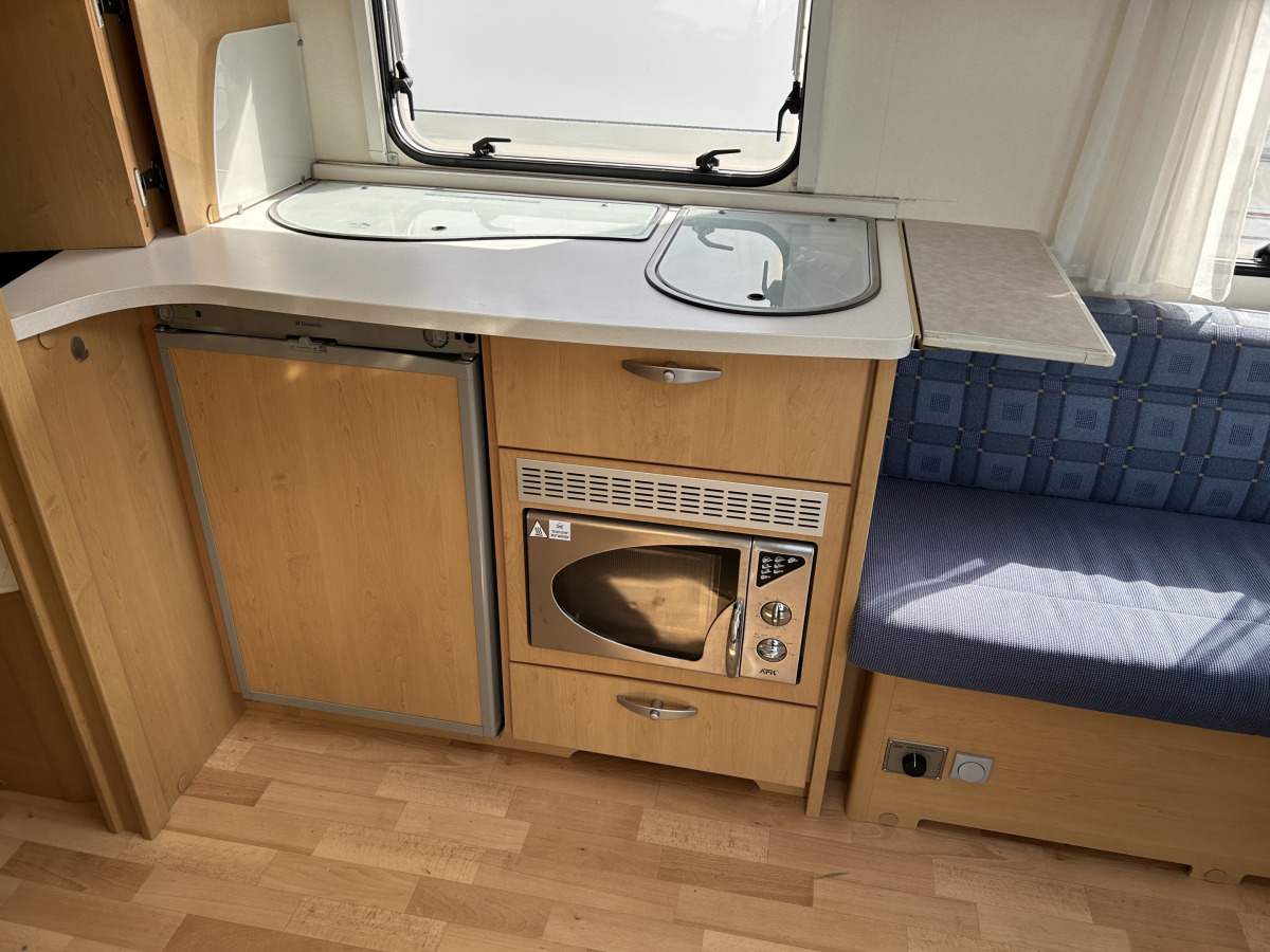 Knaus SÜDWIND 580 Låga Långbäddar Toa dusch bak, bild 8 av 21