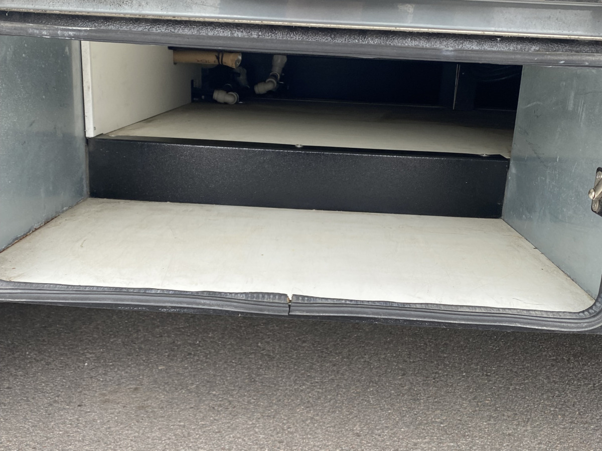 Mobilvetta K-YACHT 89 TEKNO LINE Queensbed, bild 6 av 37