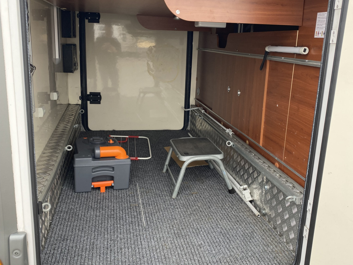 Mobilvetta K-YACHT 89 TEKNO LINE Queensbed, bild 7 av 37