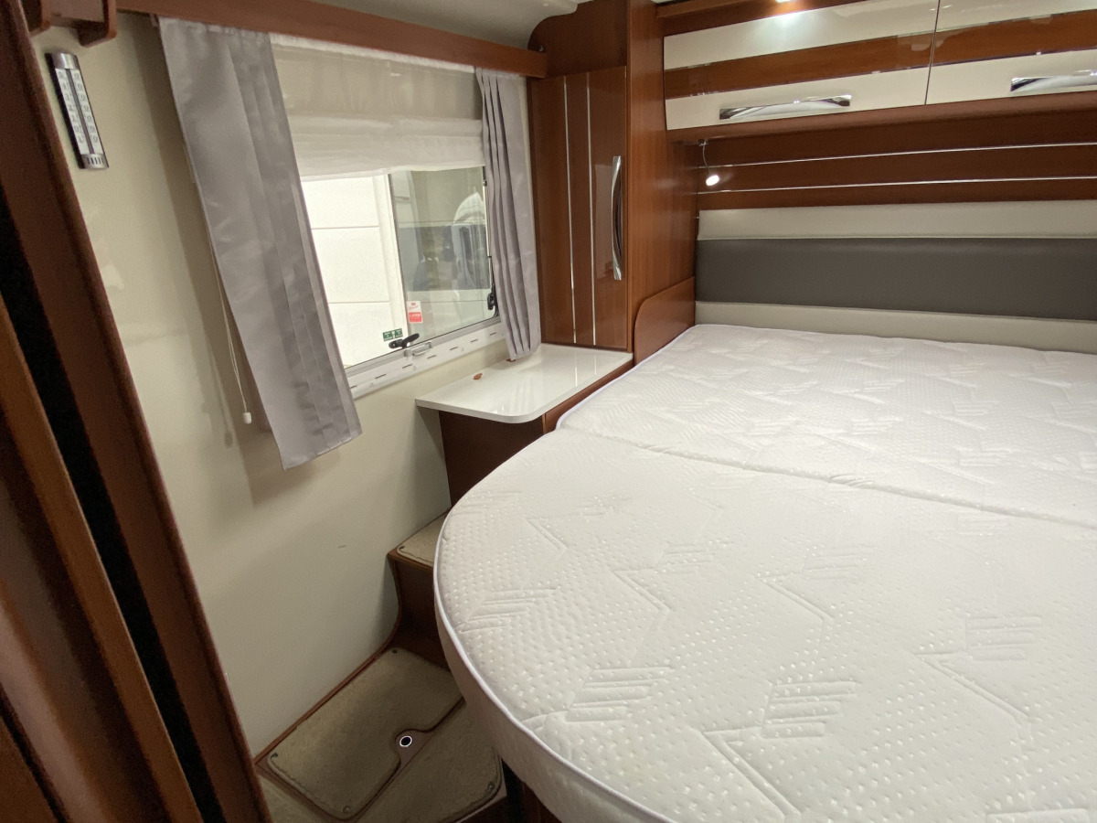 Mobilvetta K-YACHT 89 TEKNO LINE Queensbed, bild 14 av 37