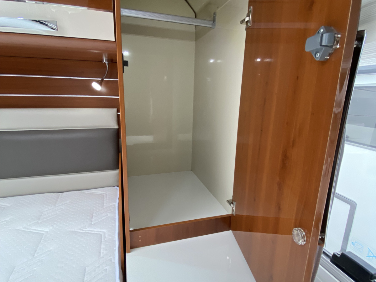 Mobilvetta K-YACHT 89 TEKNO LINE Queensbed, bild 18 av 37