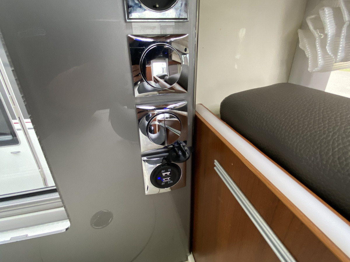 Mobilvetta K-YACHT 89 TEKNO LINE Queensbed, bild 27 av 37