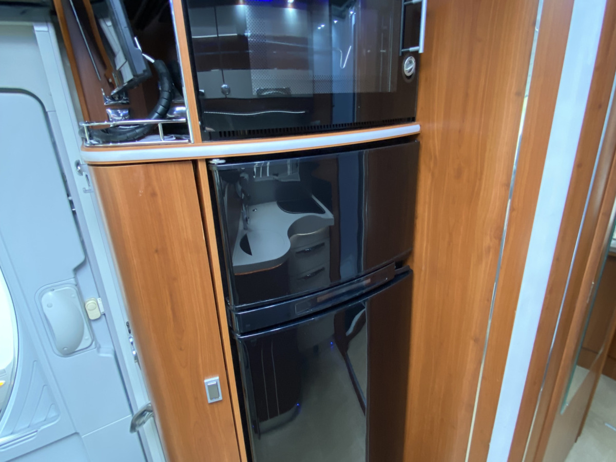 Mobilvetta K-YACHT 89 TEKNO LINE Queensbed, bild 28 av 37