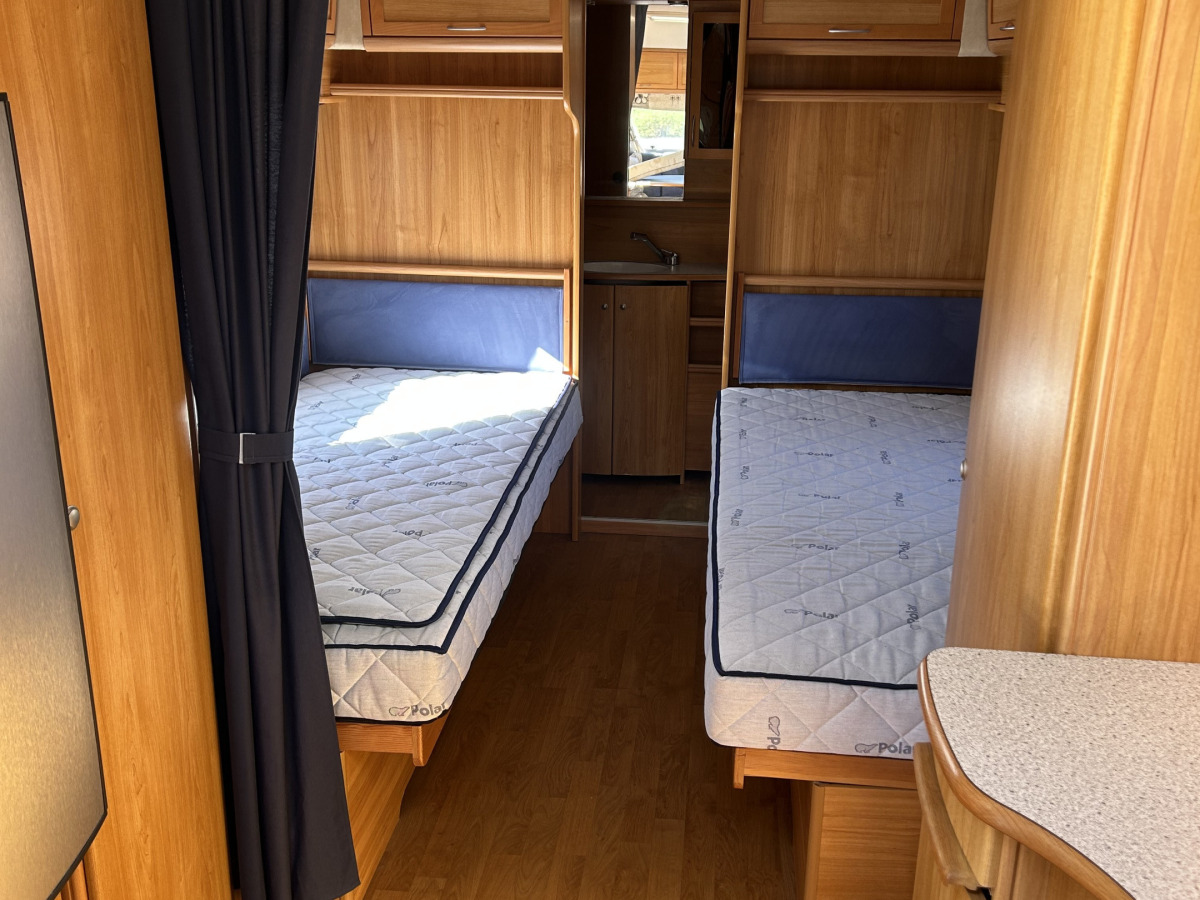 Polar Polar 680 lång bäddar, wc dusch bak, bild 5 av 26