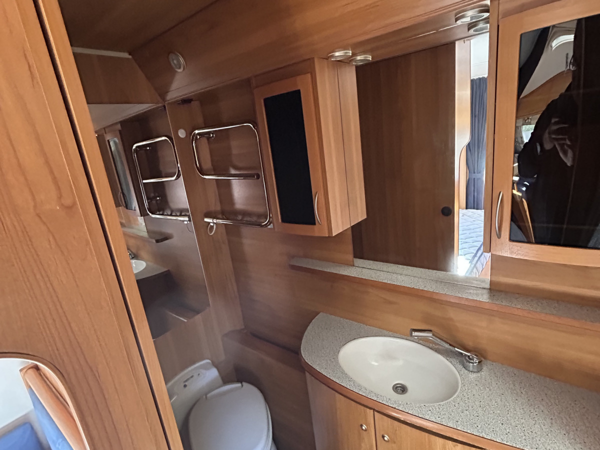 Polar Polar 680 lång bäddar, wc dusch bak, bild 9 av 26