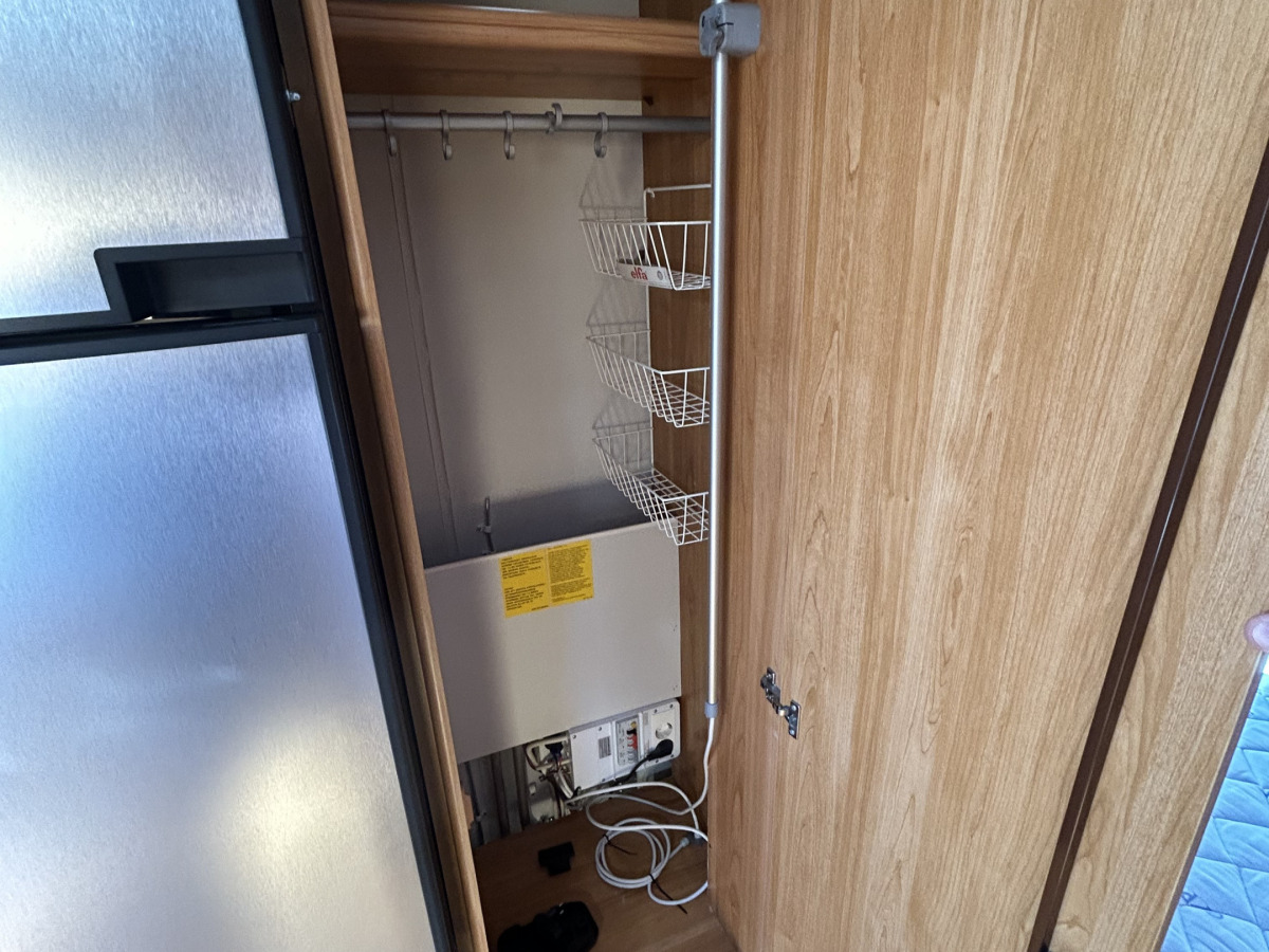 Polar Polar 680 lång bäddar, wc dusch bak, bild 16 av 26