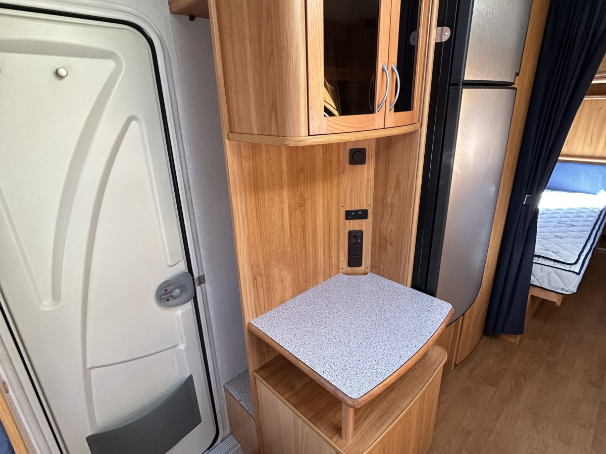 Polar Polar 680 lång bäddar, wc dusch bak, bild 24 av 26