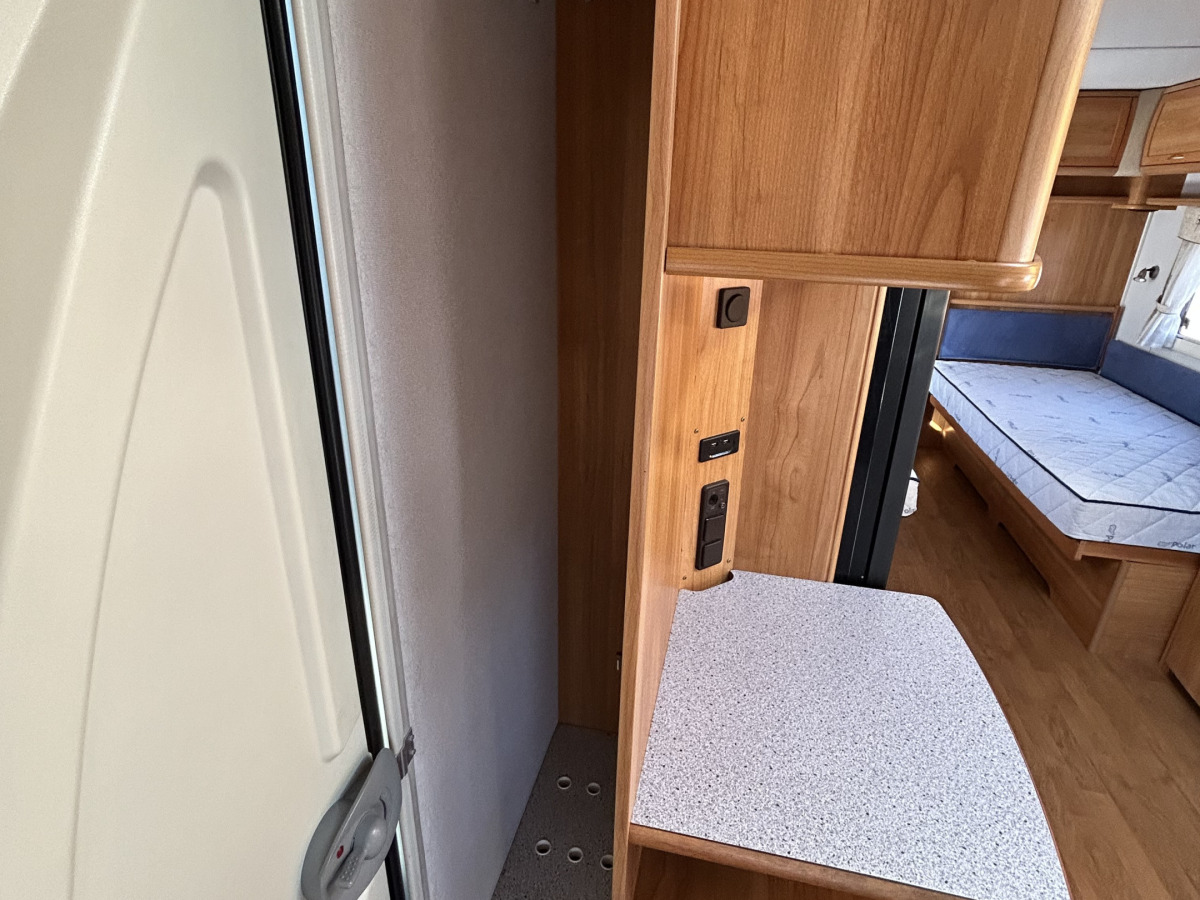 Polar Polar 680 lång bäddar, wc dusch bak, bild 25 av 26