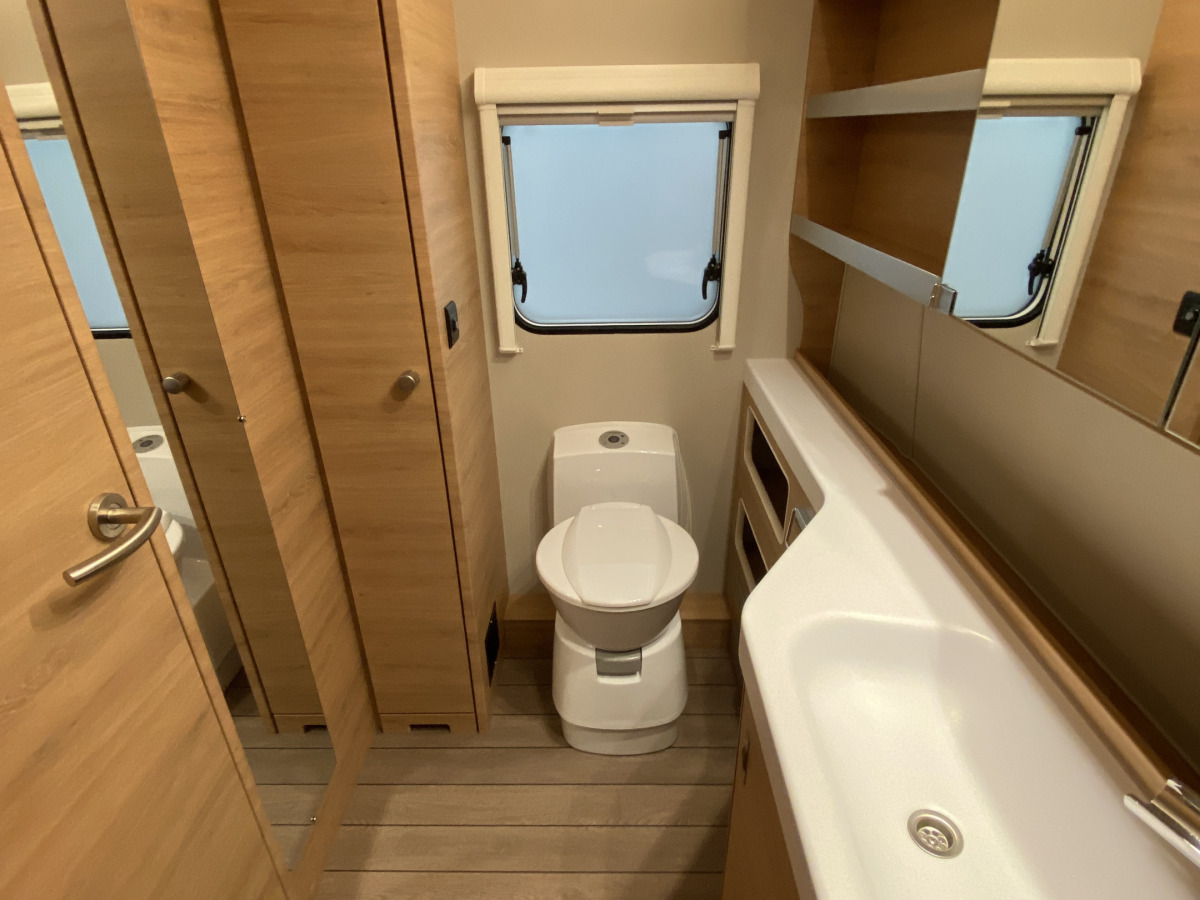 Knaus SÜDWIND BLACK SELECTION 650 PEB, bild 11 av 16
