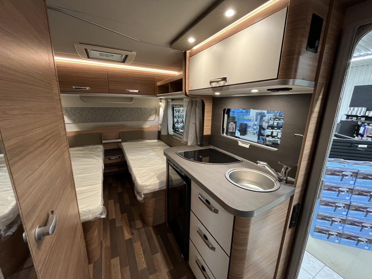 Weinsberg CaraOne EDITION HOT 480 EU Långbäddar, bild 7 av 18