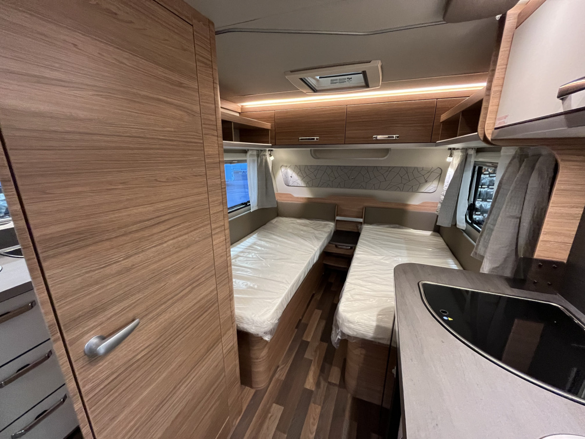 Weinsberg CaraOne EDITION HOT 480 EU Långbäddar, bild 9 av 18
