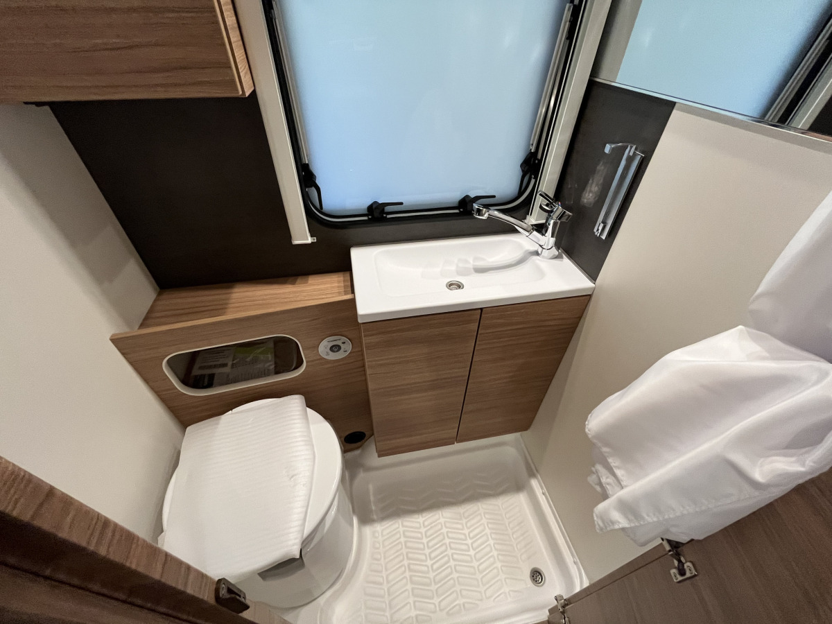Weinsberg CaraOne EDITION HOT 480 EU Långbäddar, bild 14 av 18