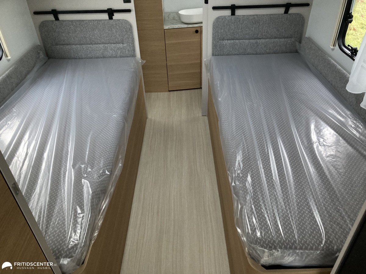Adria ADORA 663 UT *Rymlig / Året runt / Långbäddar, bild 8 av 31