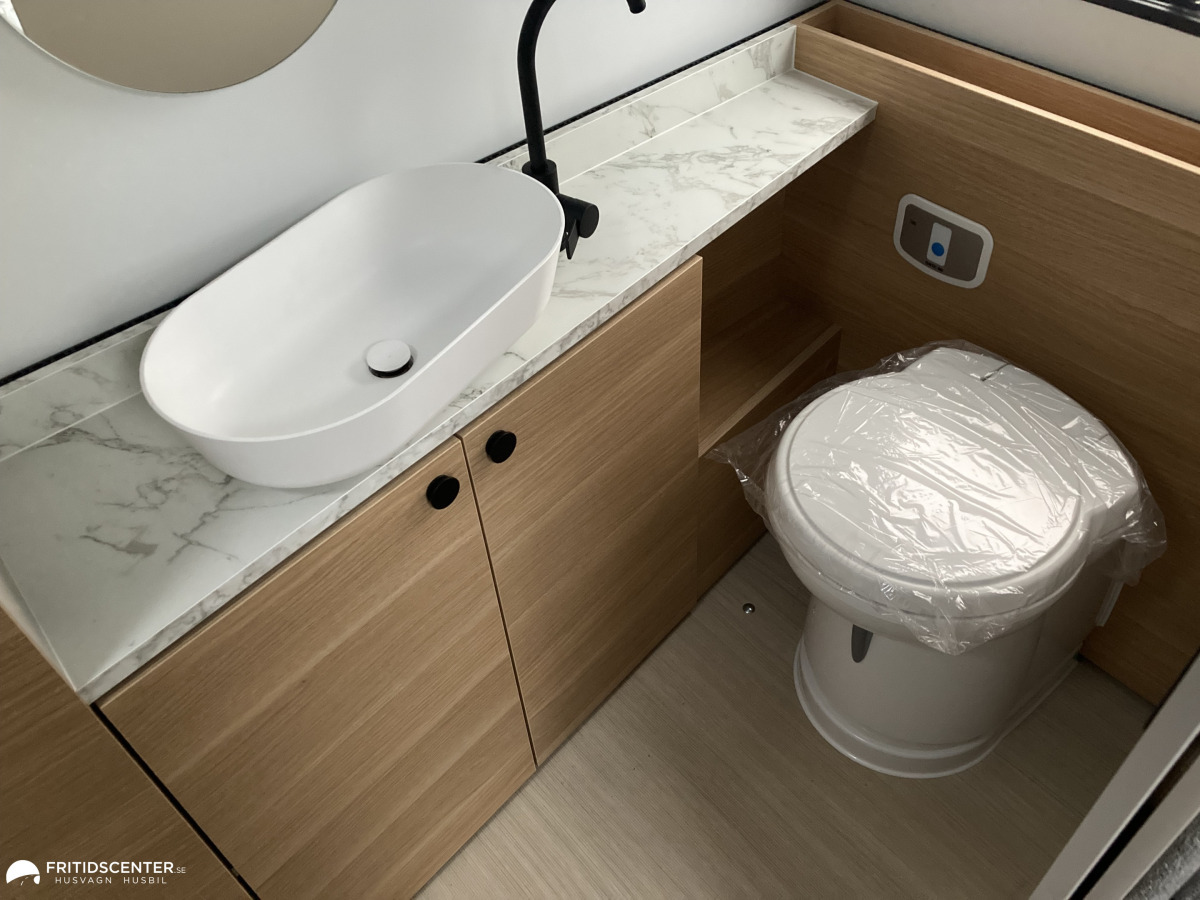 Adria ADORA 663 UT *Rymlig / Året runt / Långbäddar, bild 10 av 31