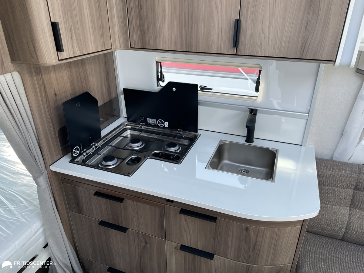 KABE BRILJANT 470 XL KS *Dubbelbädd / Resevagn / Hög komfort, bild 8 av 19