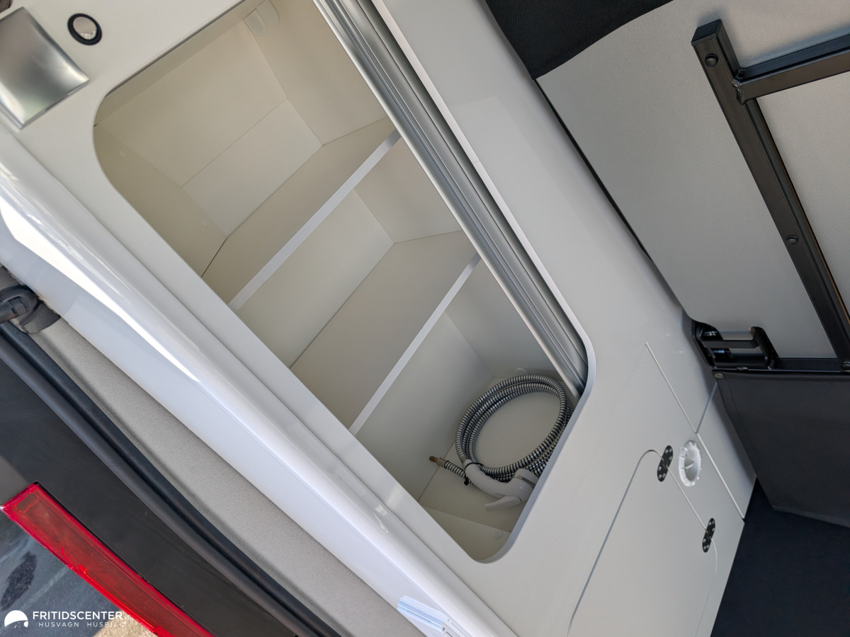 Adria Adria Active Pro - Lättkörd plåtis med automat, värmare pop-up tak, bild 23 av 31