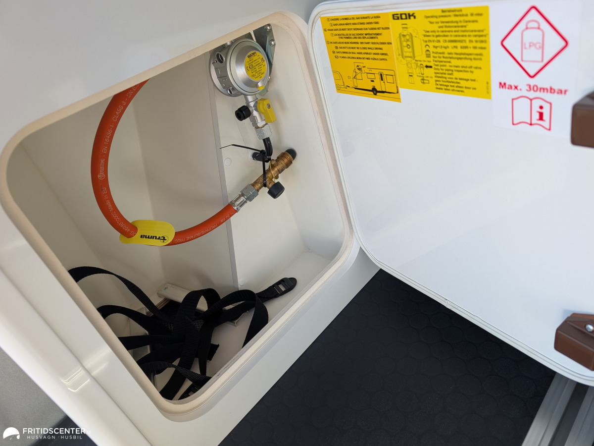 Adria Adria Active Pro - Lättkörd plåtis med automat, värmare pop-up tak, bild 24 av 31